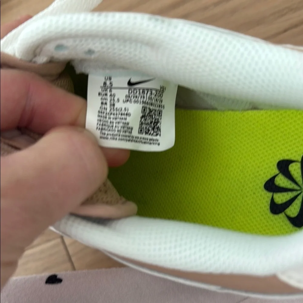 Nike | Womens Dunks low | White and Tan | 8.5 - Picture 10 of 10